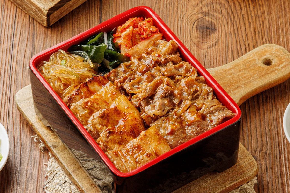 日本燒肉丼「山牛將」台灣2號店開幕連兩天滿300送300。（示意圖：品牌提供）