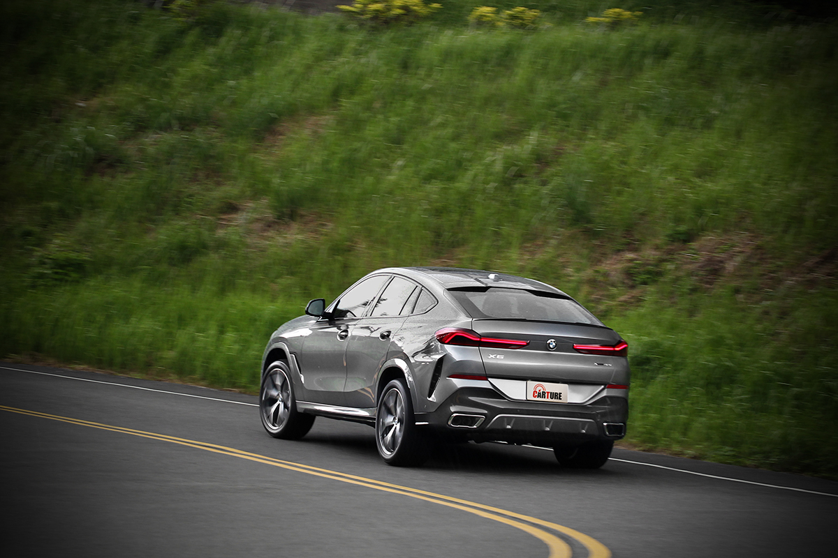 X6 xDrive40i M Sport鉑金版再特調些動感與激情，滿足征服所有路面的情緒價值聯想。