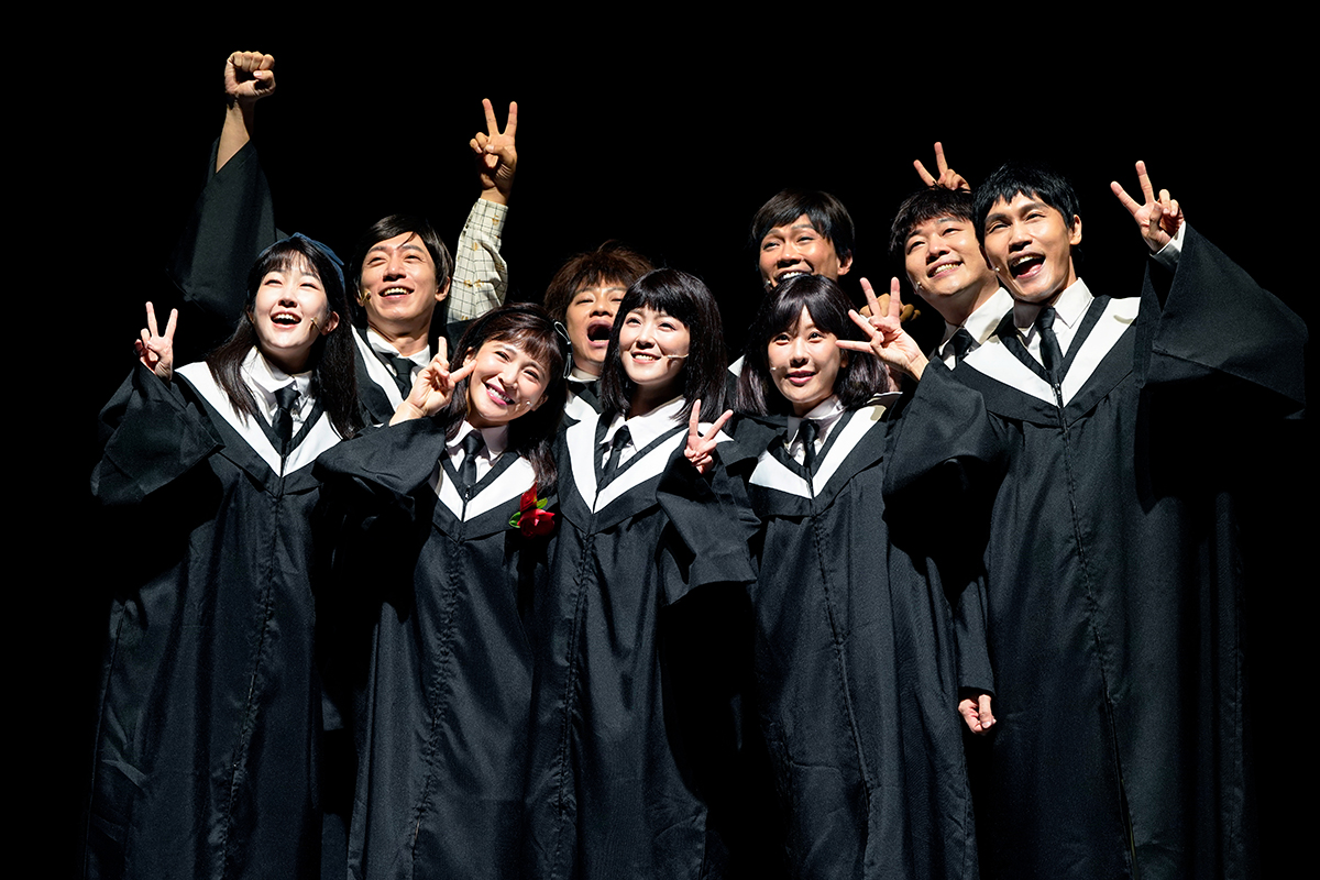 【車勢星聞】《24K金曲同學會！同鞋～》以24首經典流行歌曲重新編織劇情。（圖：全民大劇團提供） 