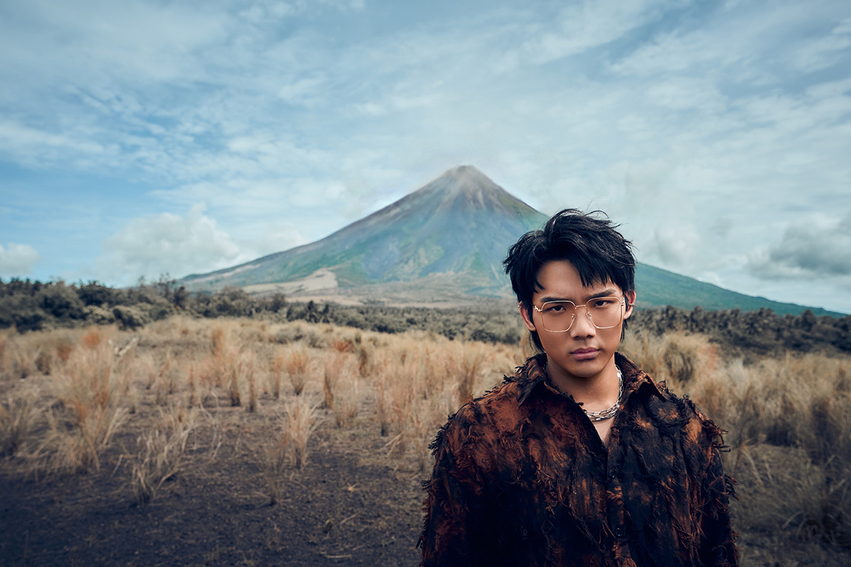 【車勢星聞】徐暐翔為〈愛火山的人〉共同填詞創作，傳達他對愛的理解，也帶領聽眾進入第二張專輯的情感核心。(照片提供 : 索尼音樂)