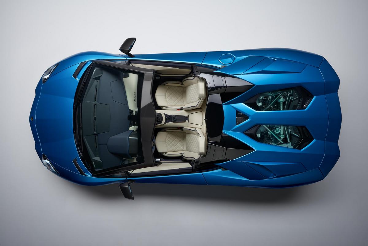 關於Revuelto Roadster Foschini沒明說但卻表示產品週期內會持續開發車型，但目前無法透露具體日期與車型，由此可知Revuelto Roadster是可以期待的。