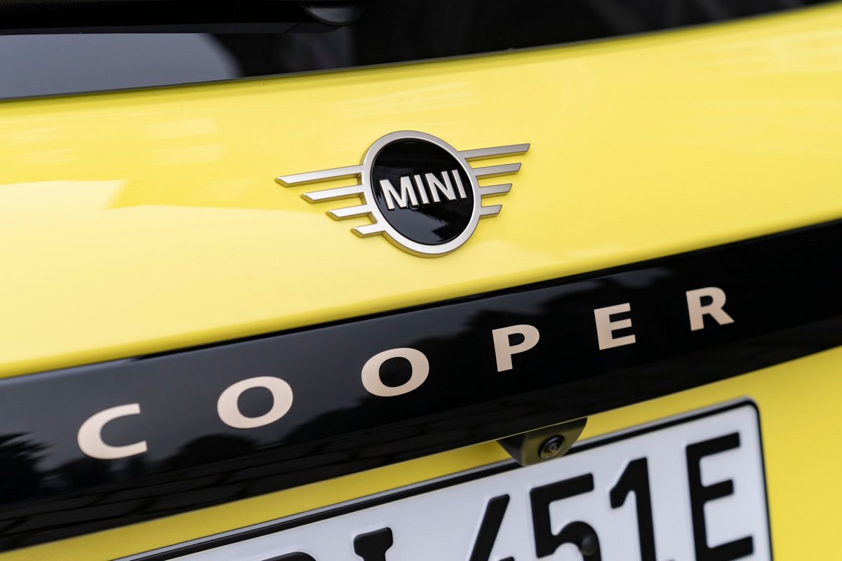  下一代Mini Cooper外觀將參考R50，並會改為後輪驅動 