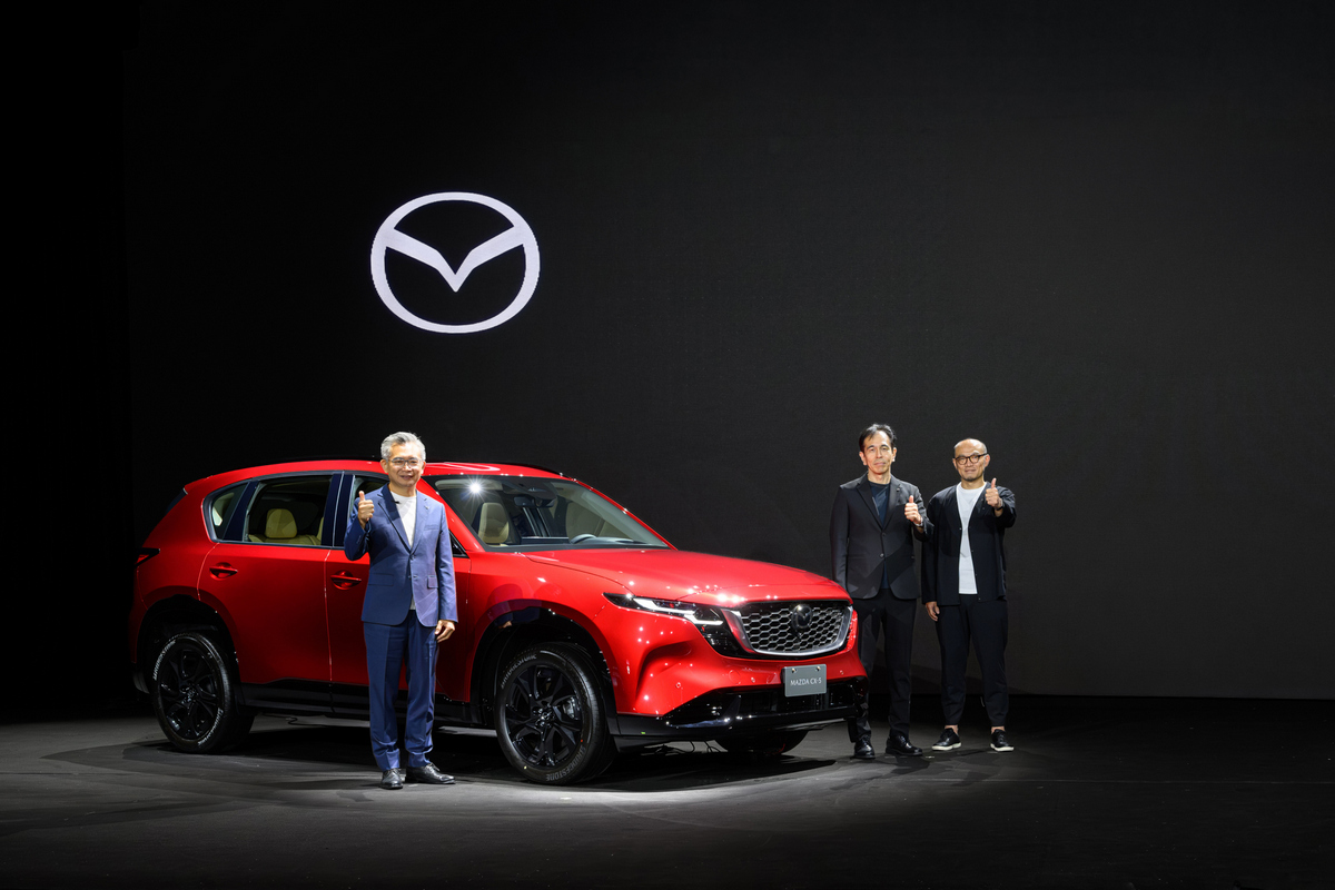 新世代CX-5發表會邀請CX-5產品主查山口浩一郎與CX-5首席設計師椿貴紀進行產品講解，會後也安排進行專訪。