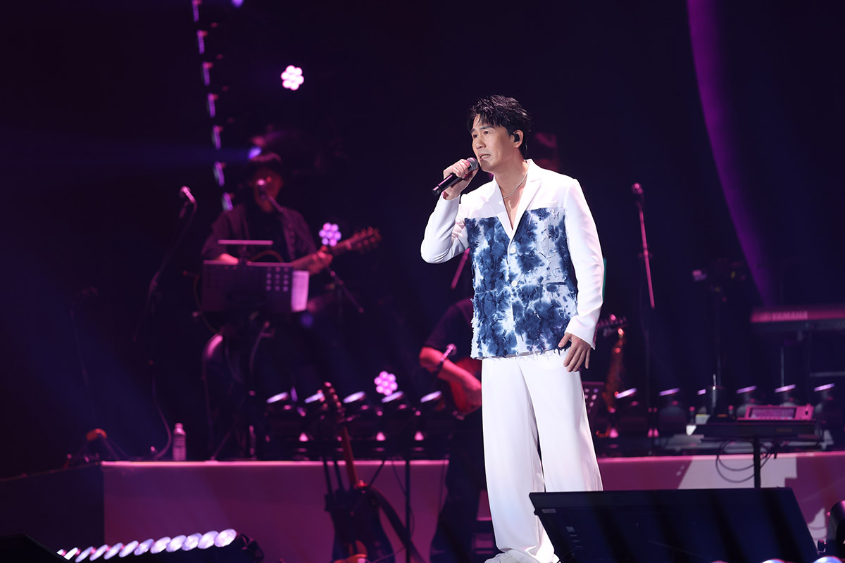 【車勢星聞】「金曲歌王」羅時豐驚喜登台擔任嘉賓，瞬間引爆全場尖叫聲。(照片提供：寬宏藝術)