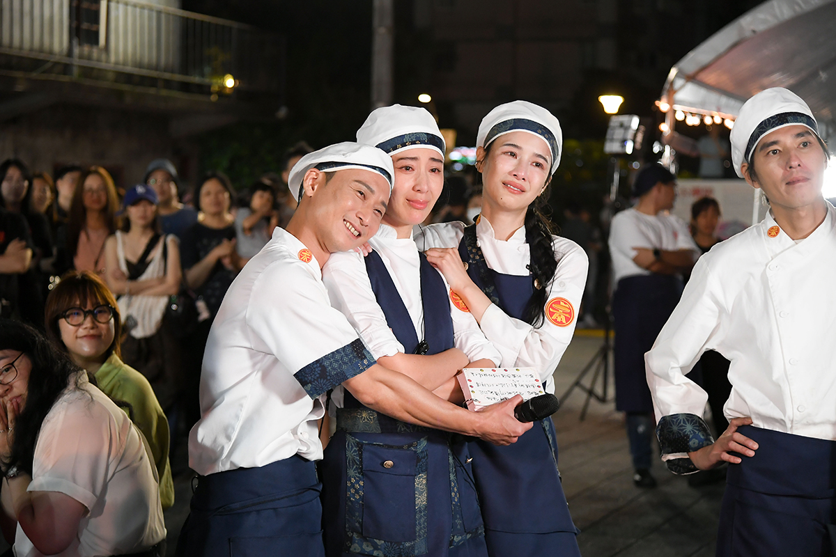 【車勢星聞】《請世界吃桌》最終回台北101前舉辦15桌感恩宴。（圖：三立提供）