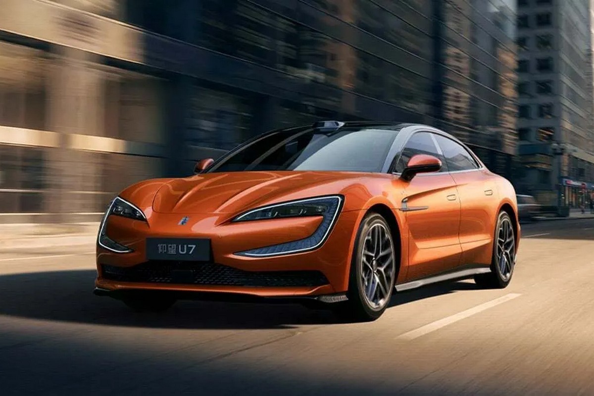 仰望U7進行8天3萬公里電池測試，期間進行超過350次快充，最終電池容量保持率仍有98.7%。