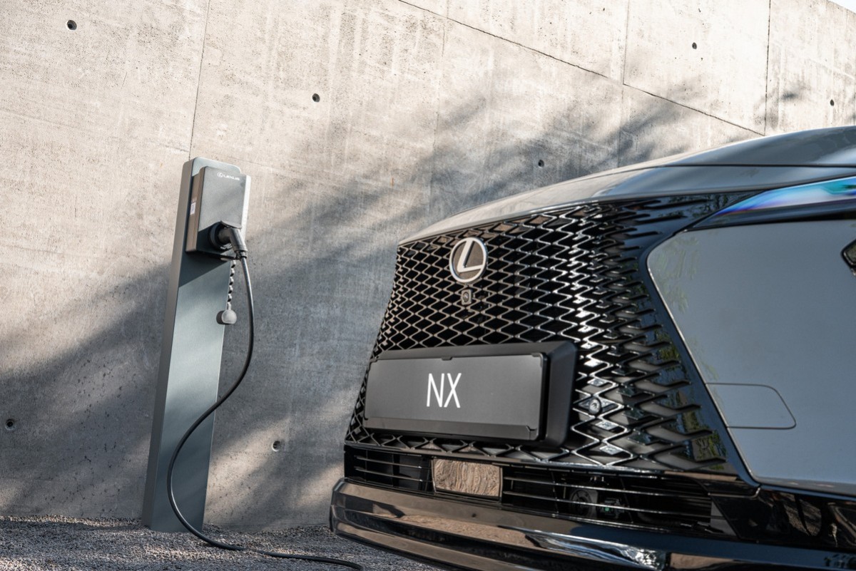 NX 450h+具備快充能力，10%充至80%僅需30分鐘。