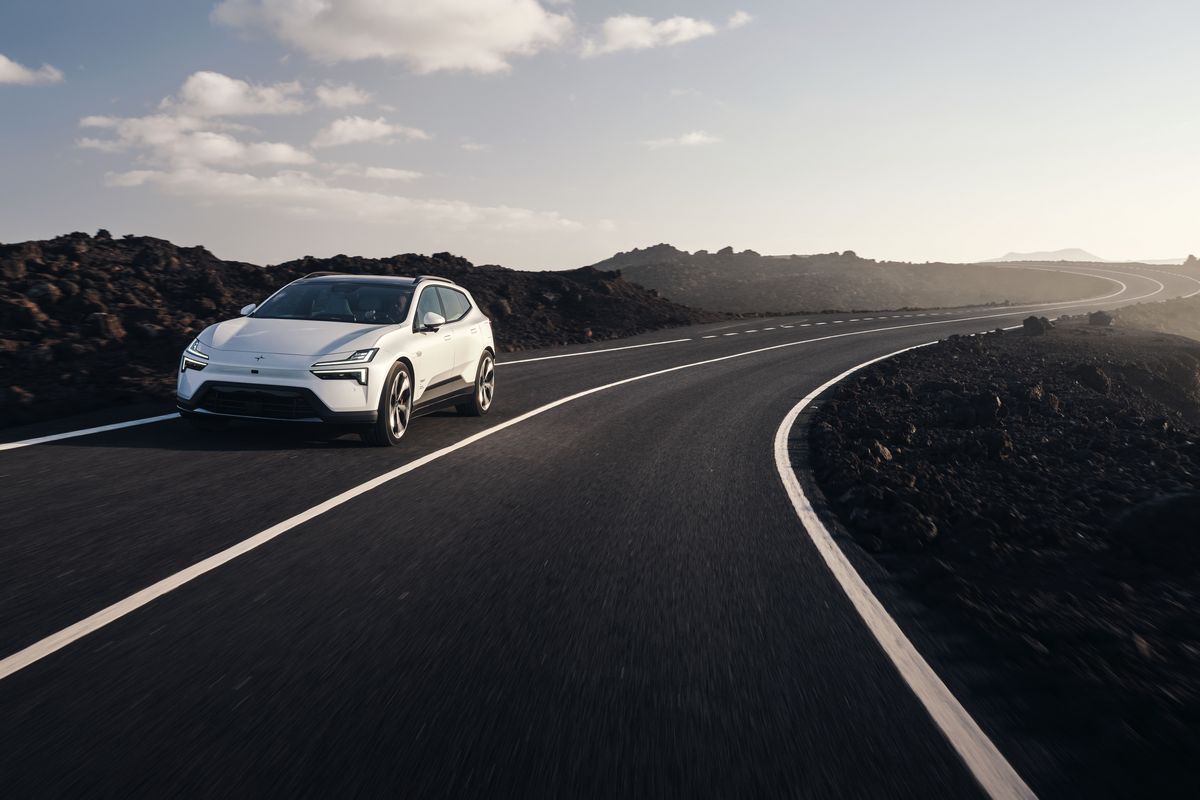 Polestar 4 SUV搭載100kWh電池,單馬達後驅車型有272hp/35kgm最大動力,0~100km/h加速7.3秒,WLTP續航里程達629公里;雙馬達車型則擁有544hp/70kgm,0~100km/h縮短至3.9秒,續航里程為600公里。