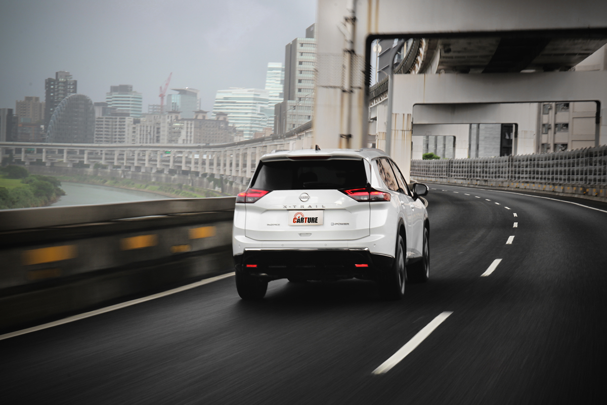 X-Trail e-Power不只可以越野，在一般道路也有舒適與穩定的乘坐感受。