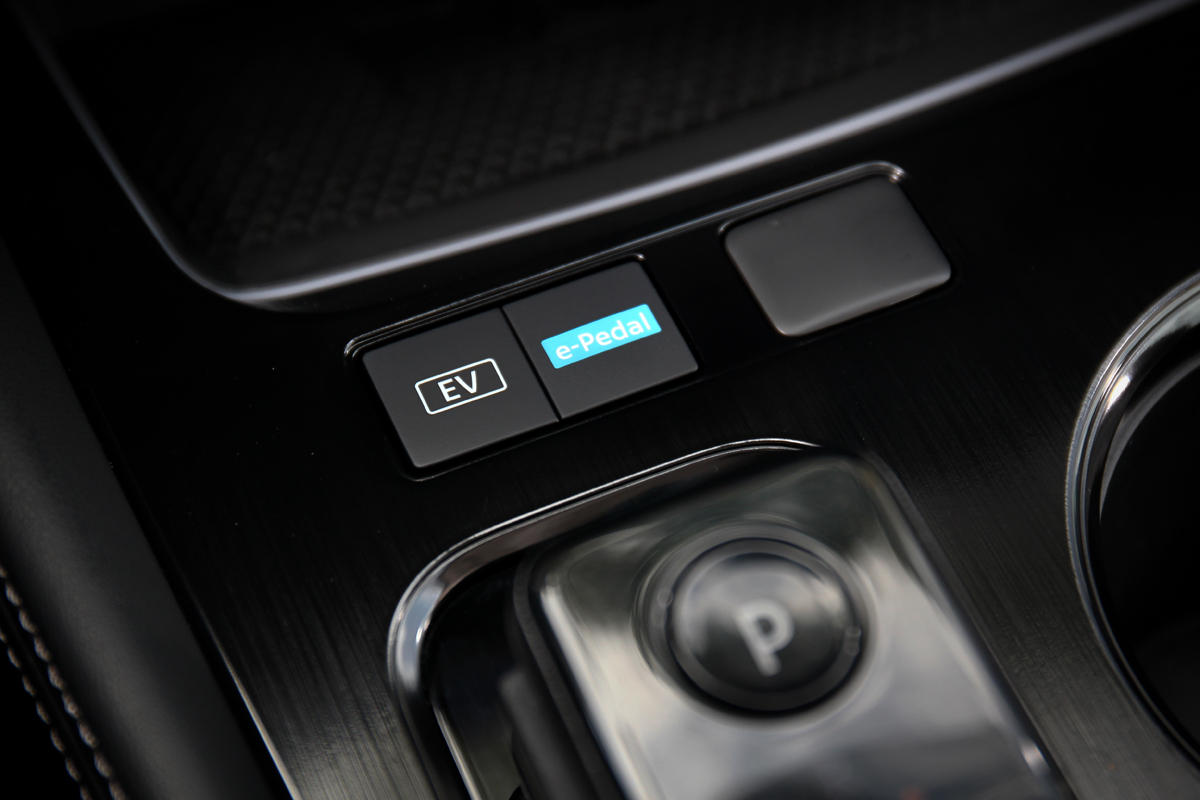 X-Trail e-Power是不用充電的電動車，所以也有純電模式和e-Pedal。