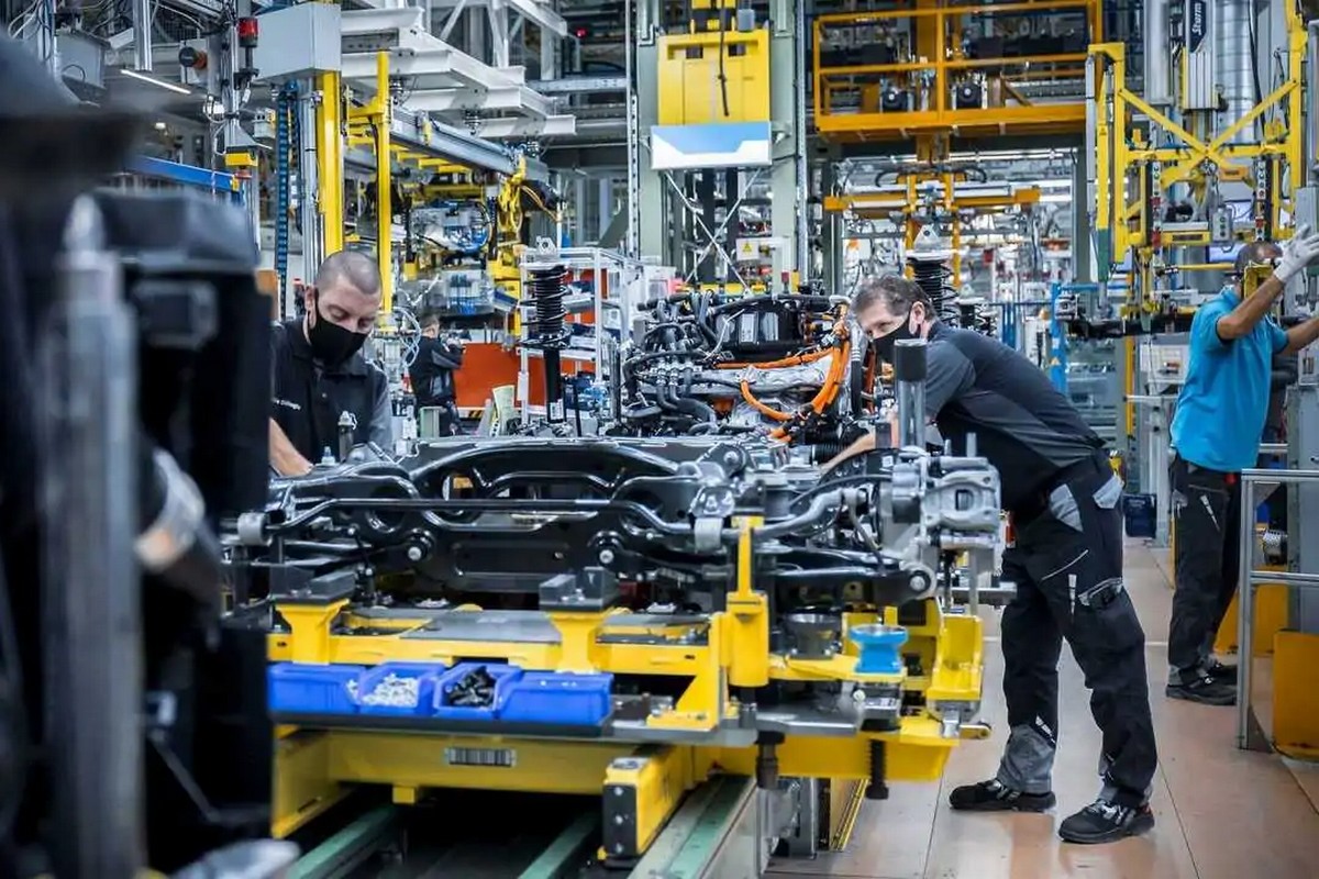 Mercedes-Benz告知員工若人力成本無法下降，將無法確保德國所有工廠能夠繼續營運。