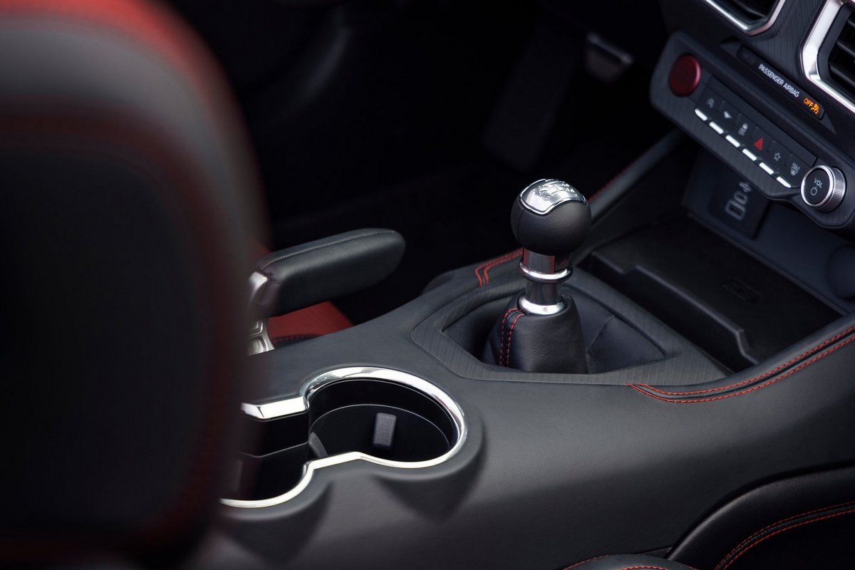 Ford表示會繼續替Mustang提供手排，但被問到V8引擎存活問題並未正面回覆。