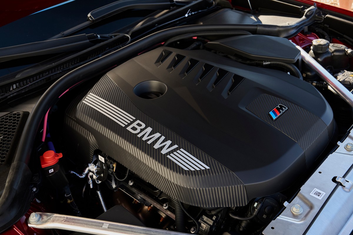M350 xDrive則搭載3.0升直六渦輪引擎+48V，擁有443hp/59.1kgm最大輸出，