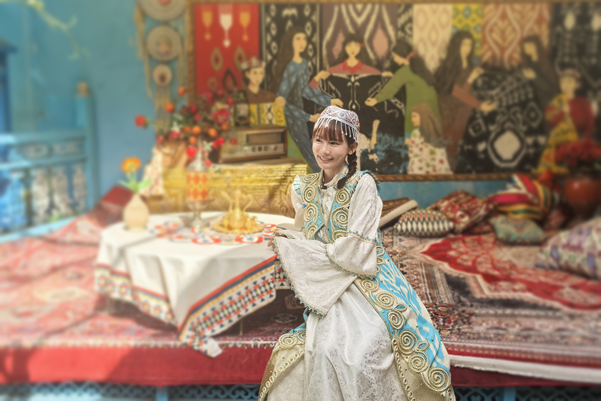 【車勢星聞】《大陸尋奇》林莎見證新疆草原婚禮，直呼「想婚了」。（圖：中視提供） 