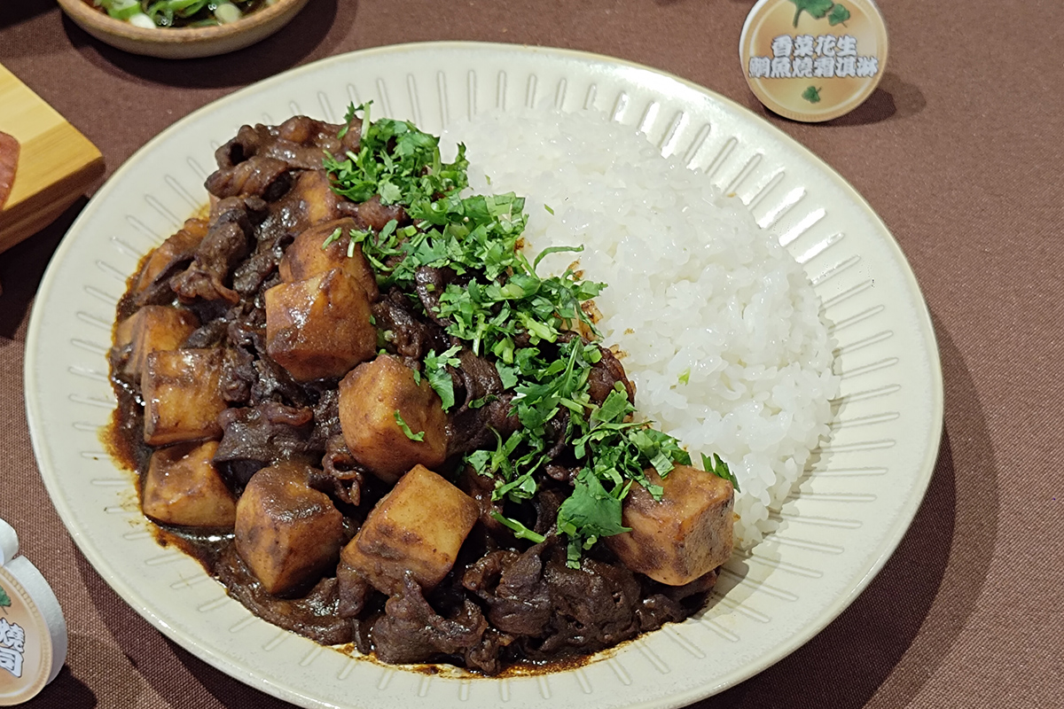 和牛涮香菜吃到飽！秋季限定和牛壽喜燒雙吃開啟味覺挑戰。（示意圖）