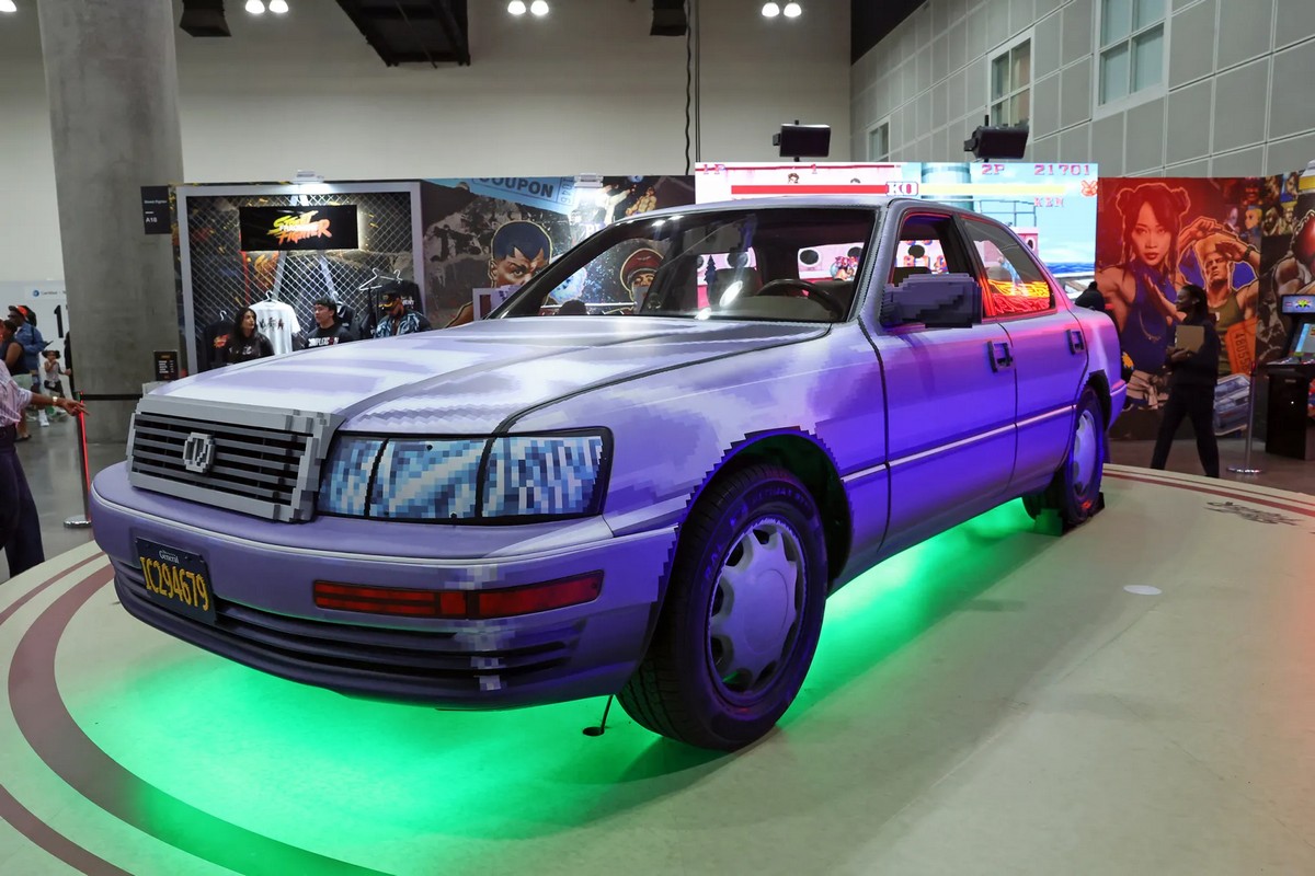 Capcom和The General Insurance、Vehicle Effects和派拉蒙影業合作，透過貼膜將Lexus LS400打造成和遊戲畫面一樣的像素感。