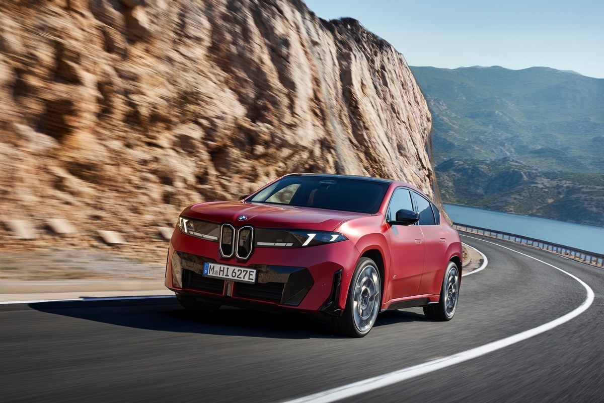 iX4 M60 xDrive則有更出色的612hp/89.2kgm動力，續航為777公里。