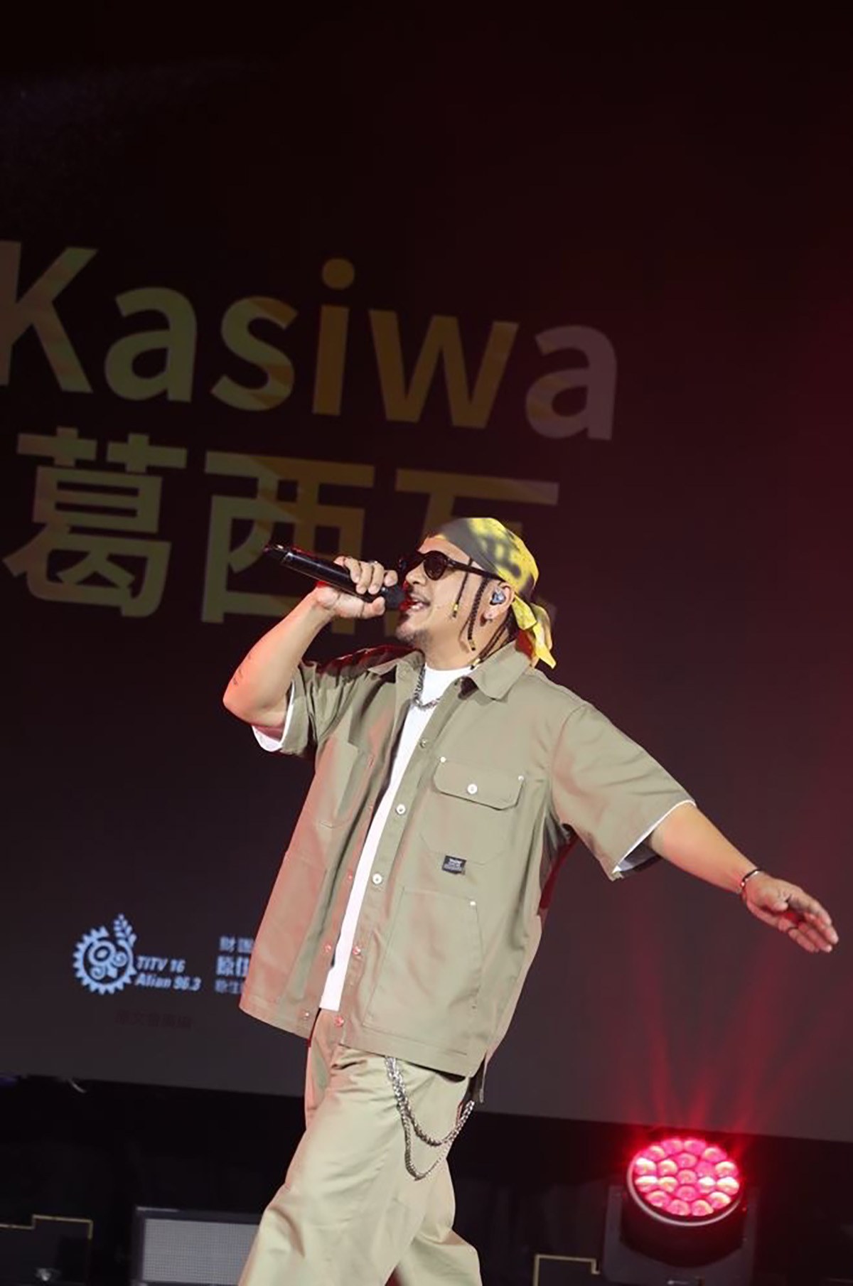 【車勢星聞】Kasiwa葛西瓦壓軸登場，帶領全場高歌共舞，更分享與原文會董事長Maraos瑪拉歐斯的趣事，逗得現場笑聲不斷。(照片：原文會提供)