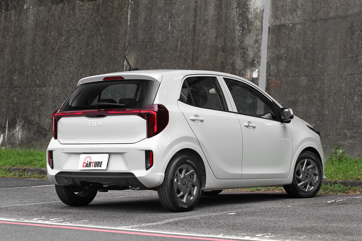 Picanto Cappuccino Edition擁有專屬的牛奶白車色。