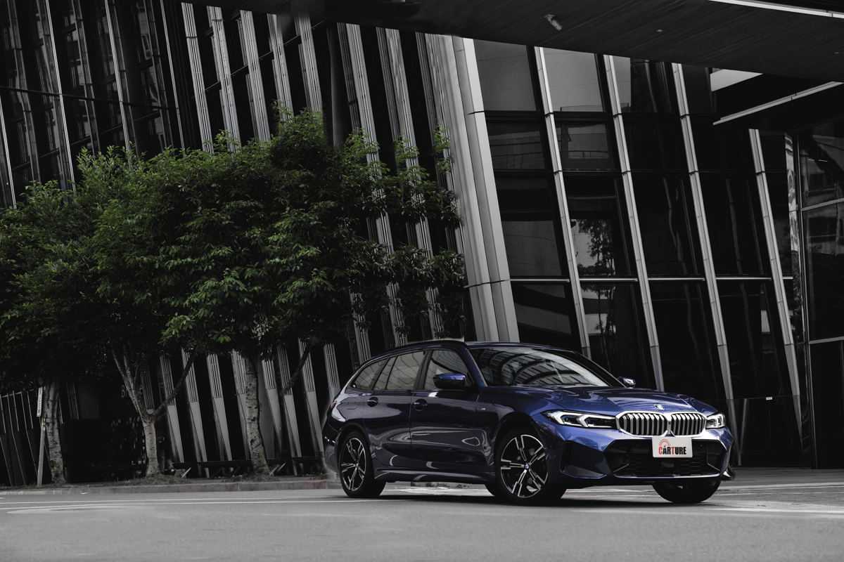 不用200萬就能買到豪華旅行車，而且還是BMW 318i Touring。