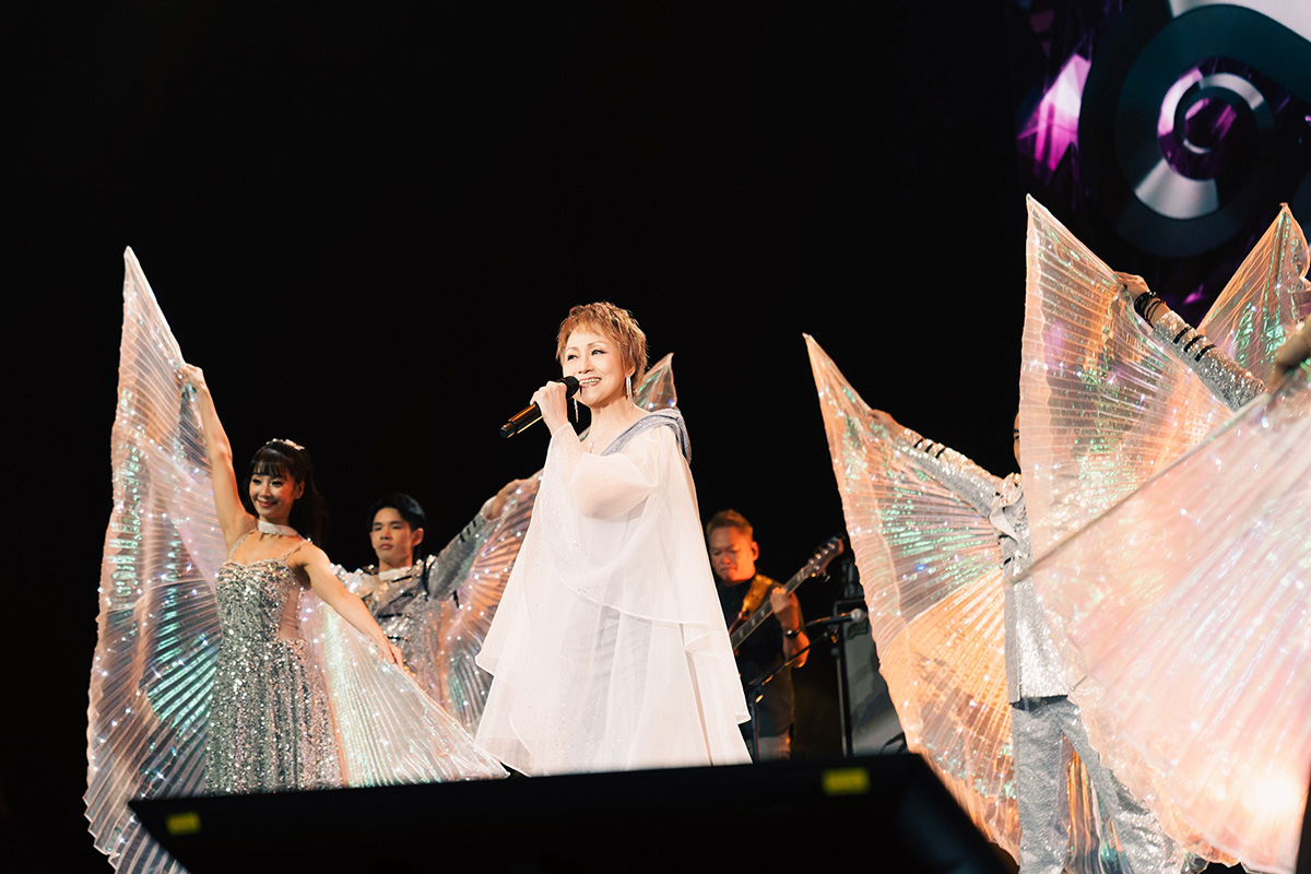 【車勢星聞】尤雅化身「仙韻歌后」夢幻登高流開唱。(照片提供：全球音樂經紀)