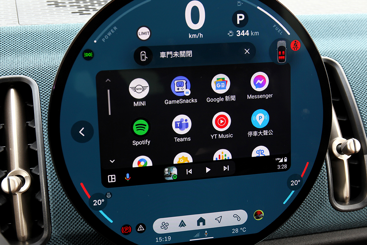 使用Apple CarPlay和Android Auto時介面則會改為方形。