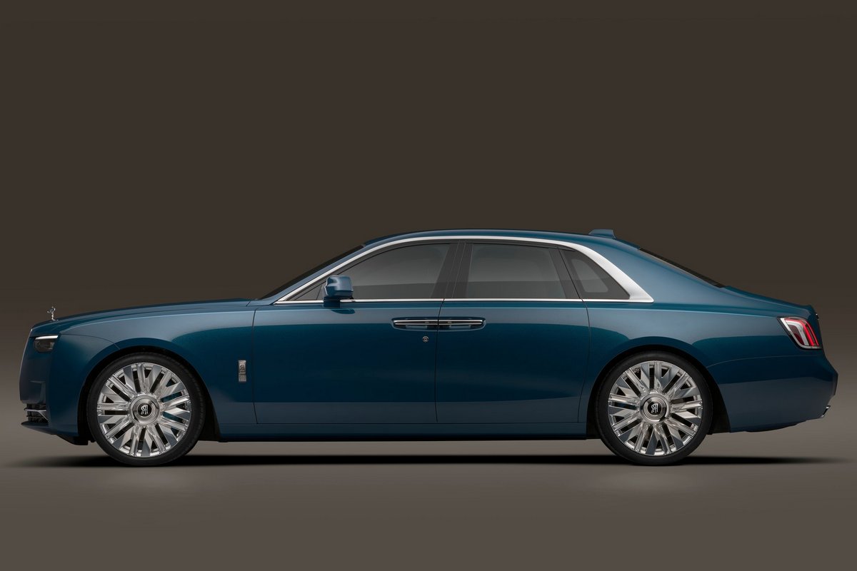 上圖是Altior這車是Ghost，車側還真得頗為相似。
