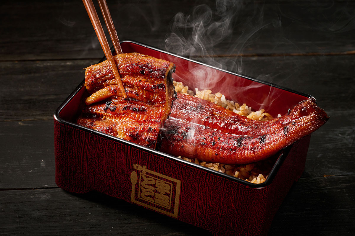 東京平價鰻魚飯「名代 宇奈とと」11月登台，炭火現烤鰻魚飯百元起。（示意圖：品牌提供）
