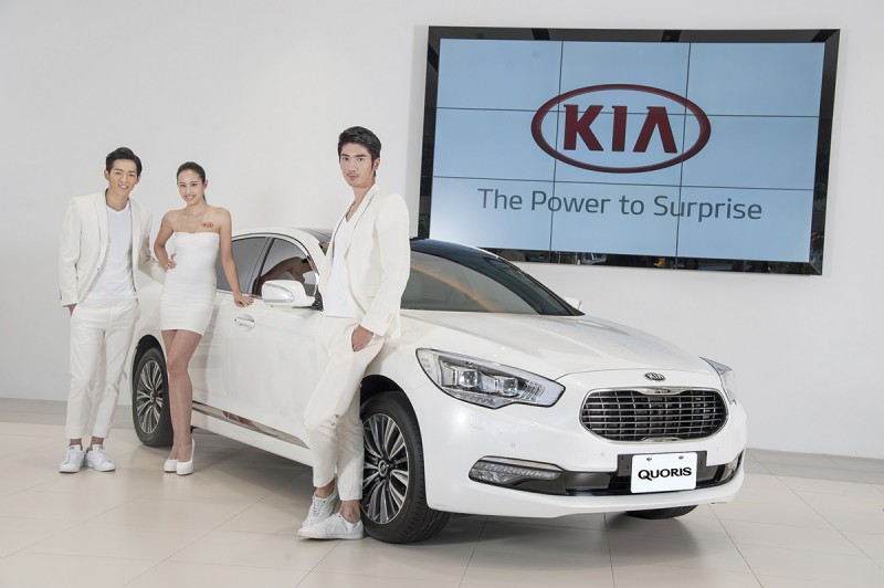 KIA韓流人氣車模團由左至右依序:劉名凱、李翎澐、 高宇橋