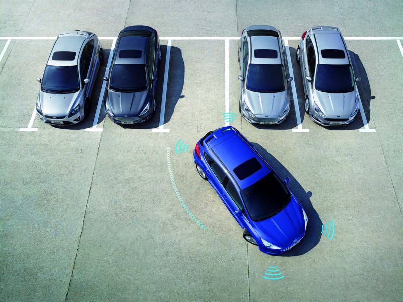 除了平行停車輔助(Parallel Park Assist)功能外,台灣市場亦導入垂直停車輔助 (Perpendicular Park Assist)。