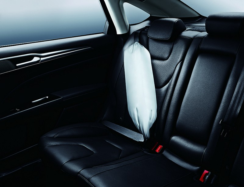 Ford New Mondeo Advanced Hybrid標配「後座雙側安全帶SRS輔助氣囊」,透過安全帶與SRS輔助氣囊的結合,可減少緊急狀況下安全帶對人體產生的緊縛傷害。