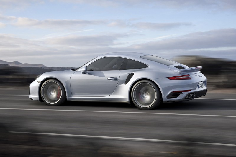911 Turbo擁有540匹最大馬力,可在3.0秒完成0-100km/h加速。