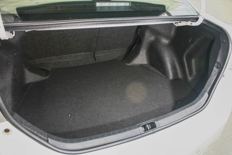Toyota Corolla Altis,於行李廂深度、最寬處、最窄處、後座椅傾倒後最大深度等獲得冠軍。