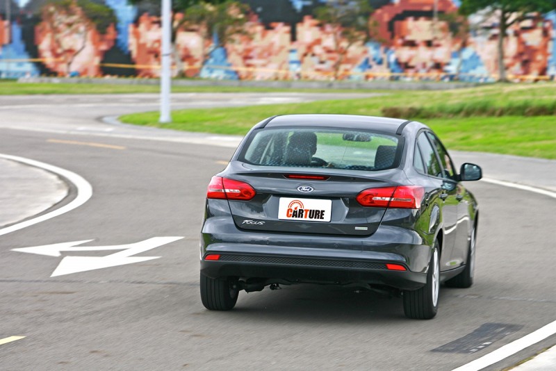 b. Ford Fucus 1.0 EcoBoost