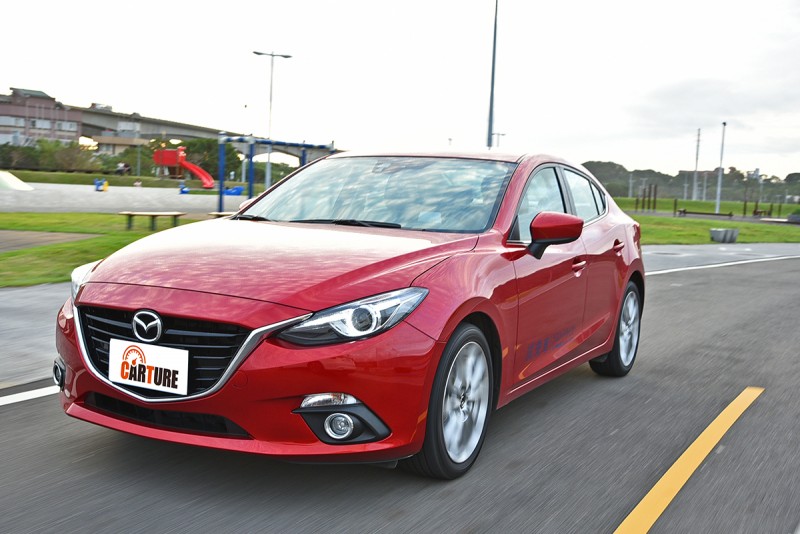 f. Mazda 3 2.0 Sedan