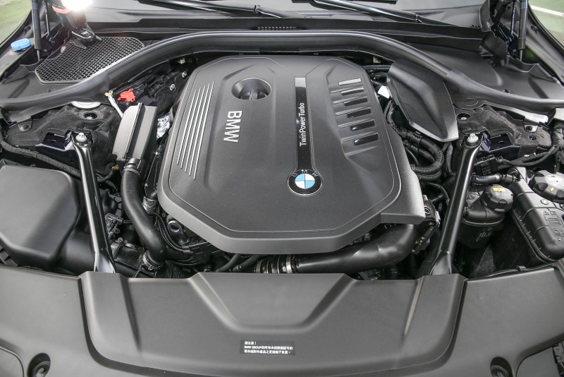 740Li Luxury搭載代號B58的3.0升TwinPower Turbo汽油引擎,具備326hp/450Nm動力輸出表現。