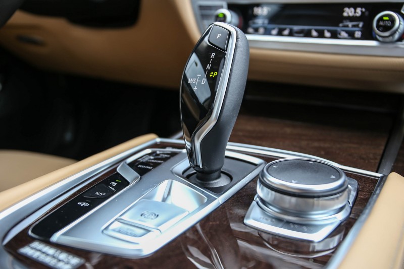 藉由Steptronic運動化八速手自排變速系統的傳輸,740Li Luxury可於5.6秒完成0-100km/h加速過程。