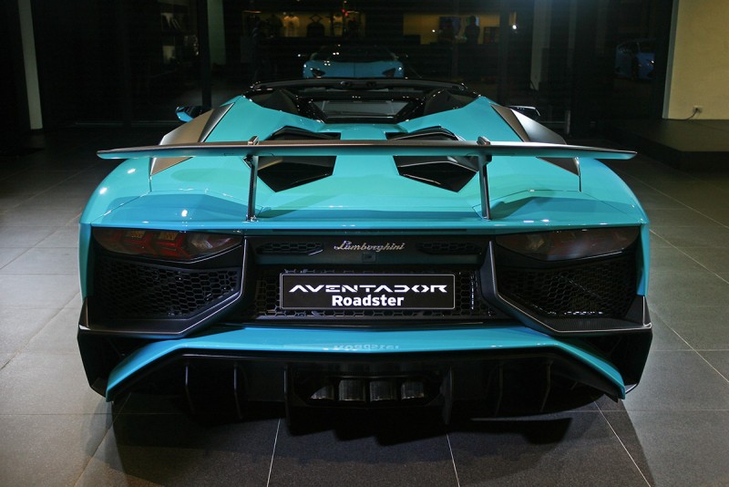 Aventador LP 750-4 Superveloce Roadster不只絕美,還多了企圖撕裂地表的張狂暴力氛圍!