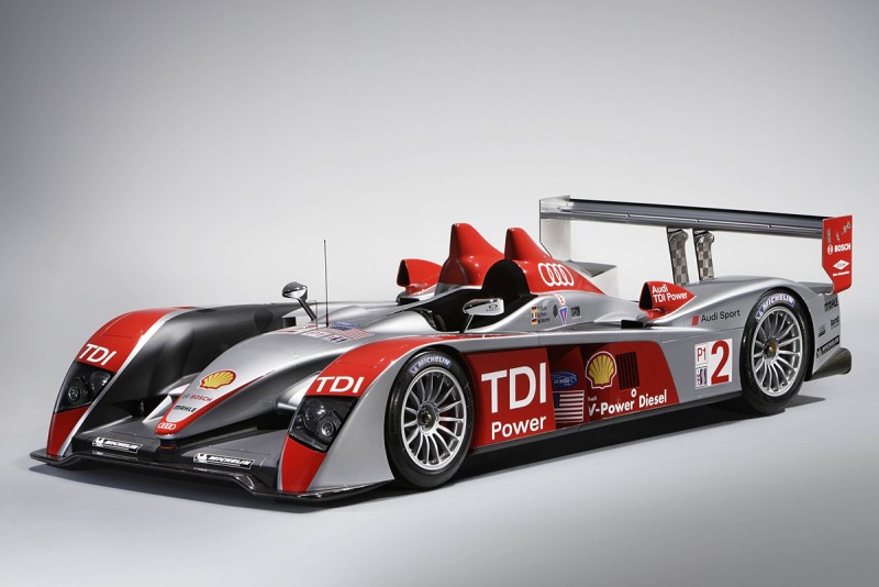 2006年登場旋即奪下當年利曼冠軍金盃的Audi R10 TDI賽車,同樣身懷柴油動力科技結晶。