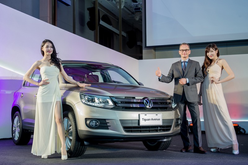 全球熱銷的Tiguan車系,至今已累計銷售達264萬輛,而新發表Tiguan Avenue特仕車新增18 吋鋁合金輪圈、遠近光雙氙氣頭燈附LED日間行車燈等配備升級總價逾新台幣20萬元,將更具市場吸引