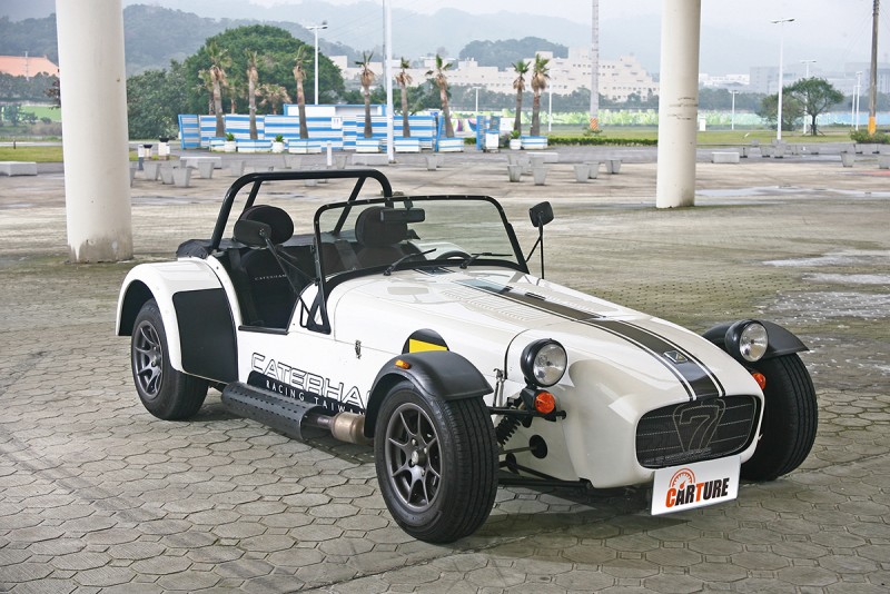將車門以及車頂拆掉,Superlight 120依舊一派武裝性格。