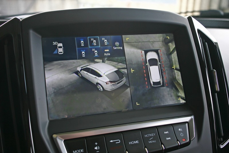3D X-View智慧3D影像輔助系統可透過虛擬影像觀察車輛周邊狀態。