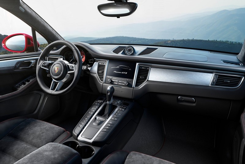 Macan GTS即將於第二季發表,在Turbo之下的二當家身份,與X4 M40i不謀而合。
