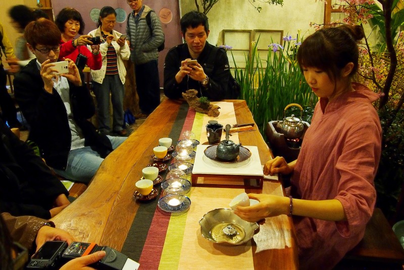 搏茶會現場能喝到來自阿里山,入口有如百花爭妍的頂級好茶
