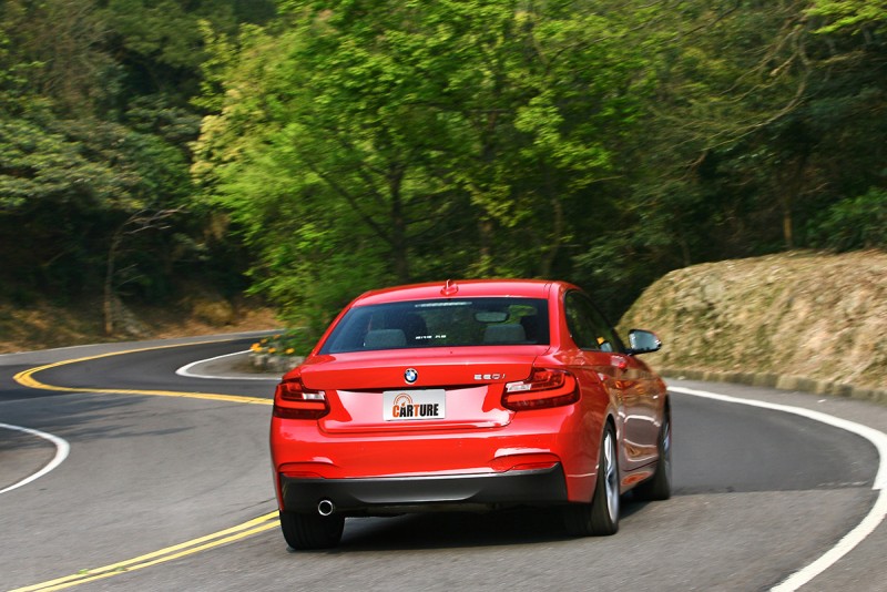 無論如何,如果不是期望太高,BMW 220i Coupe M Sport終究是輛快車,無論直線或彎道皆然。