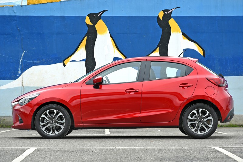 魂動紅的Mazda 2嬌小靈動,無時無刻不傳遞出蓄勢待發的青春悸動。
