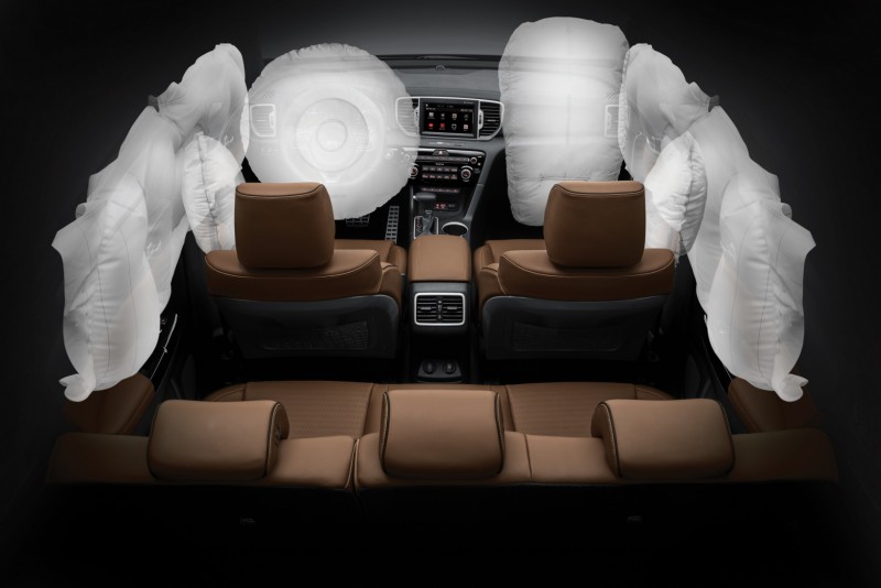 全新KIA SPORTAGE預計將具備6氣囊、VSM車身動態穩定系統、HAC上坡起步輔助系統、DBC下坡煞車輔助系統、LED日行燈、光感應頭燈等配備,高規GT Line版本更可望搭載EPB電子手煞車與HID頭燈附頭燈水平自動調整功能。