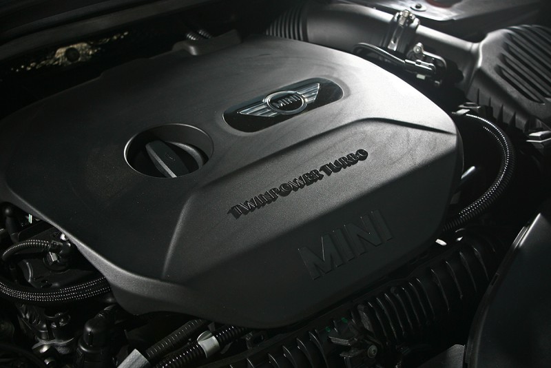 始自1250轉的28.6kgm扭力,推動車身幾無窒礙。