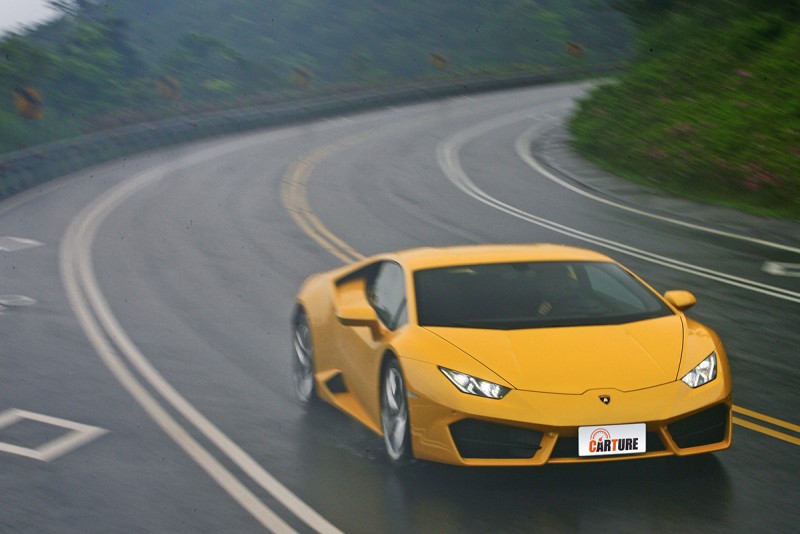 Huracan LP 580-2其實比起LP 610-4有著感受得出的輕快,雖說加速數據略遜0.2秒。