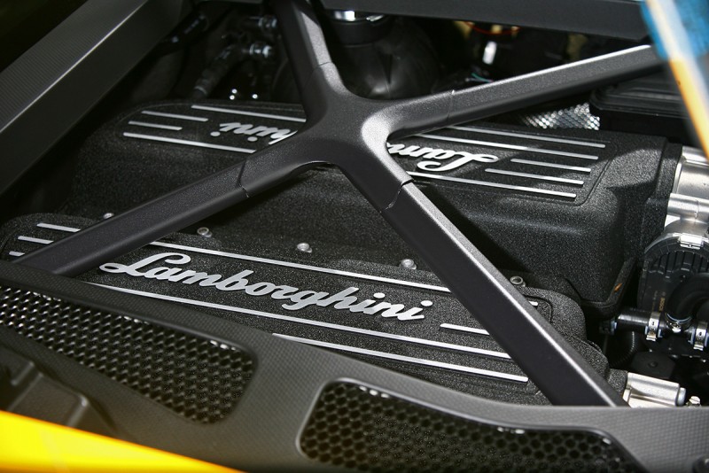 雖說馬力少了30hp,扭力也稍降2kgm,但由於輕上33kg,Huracan LP 580-2的性能表現倒也不會輸上多少。